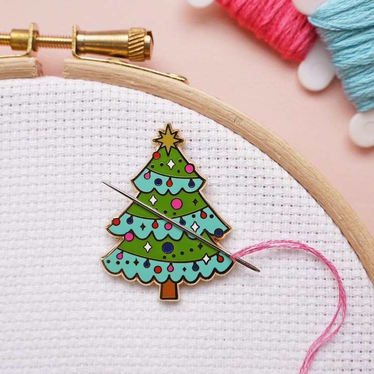 Magnetic Enamel Needle Minder - Christmas Tree