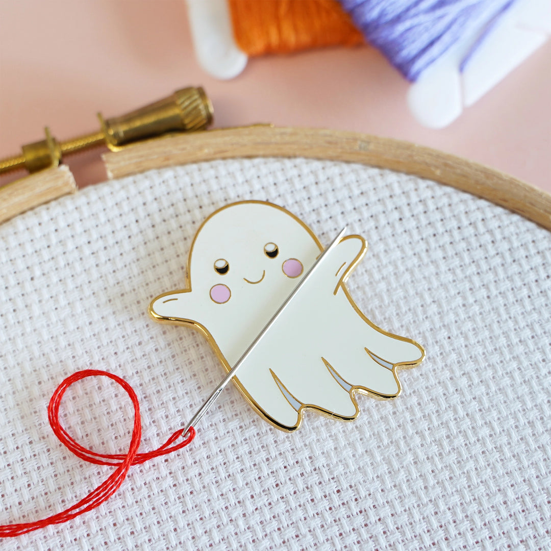 Magnetic Enamel Needle Minder - Glow in the Dark Ghost