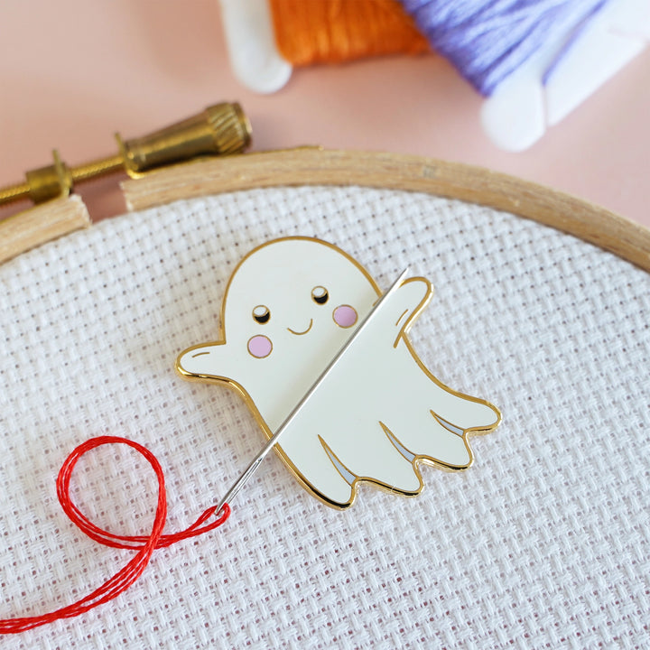 Magnetic Enamel Needle Minder - Glow in the Dark Ghost