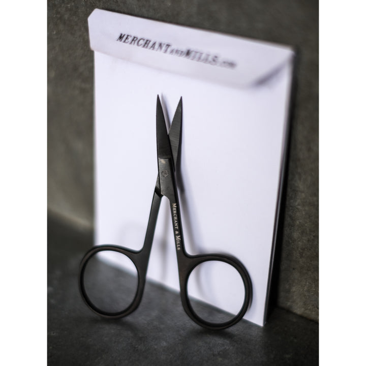 Wide Bow Scissors