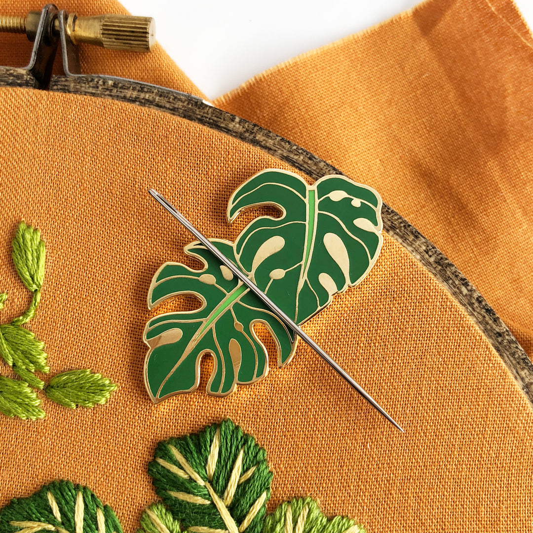 Monstera Enamel Needle Minder