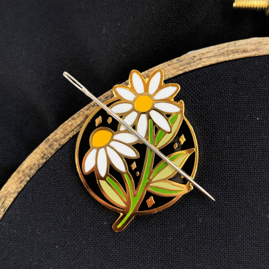 Celestial Daisy Enamel Needle Minder