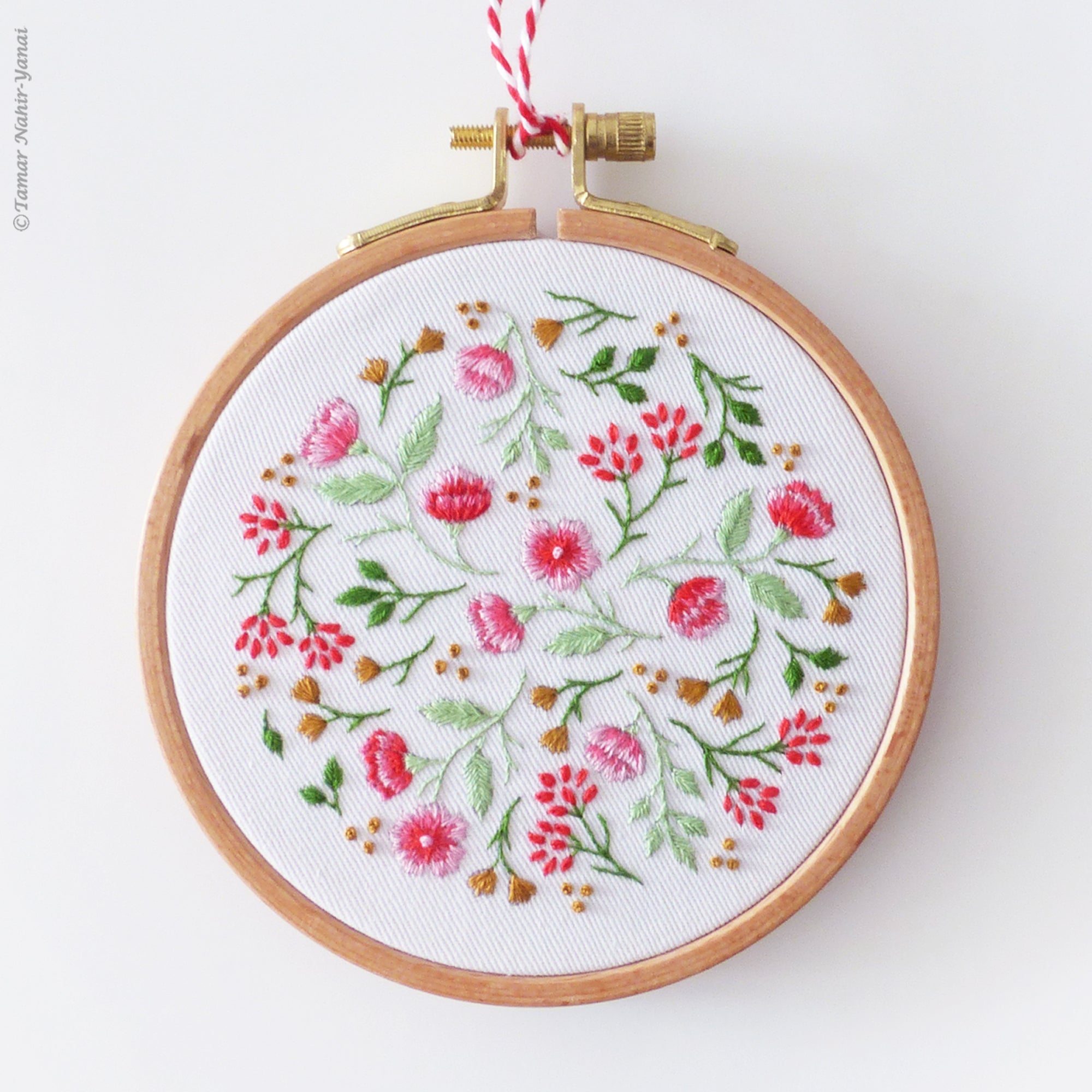 Christmas Wreath - 6 embroidery kit – Tamar Nahir-Yanai