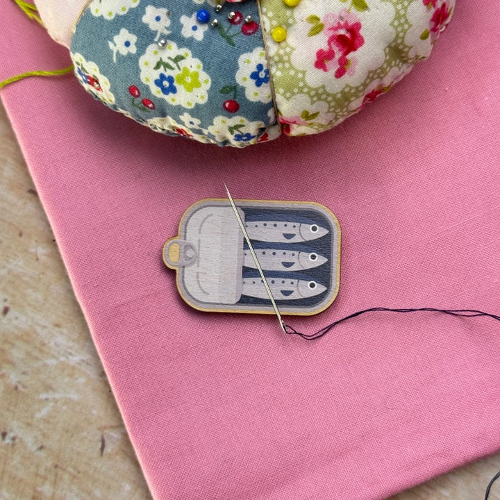 Sardines Wooden Magnetic Needle Minder