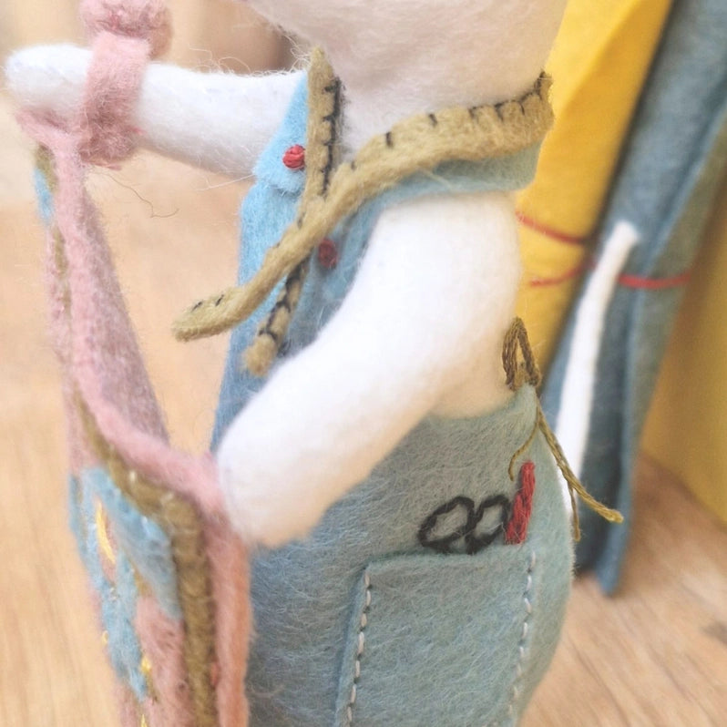 Little Mouse Makes a Quilt Wool Felt Embroidery Kit