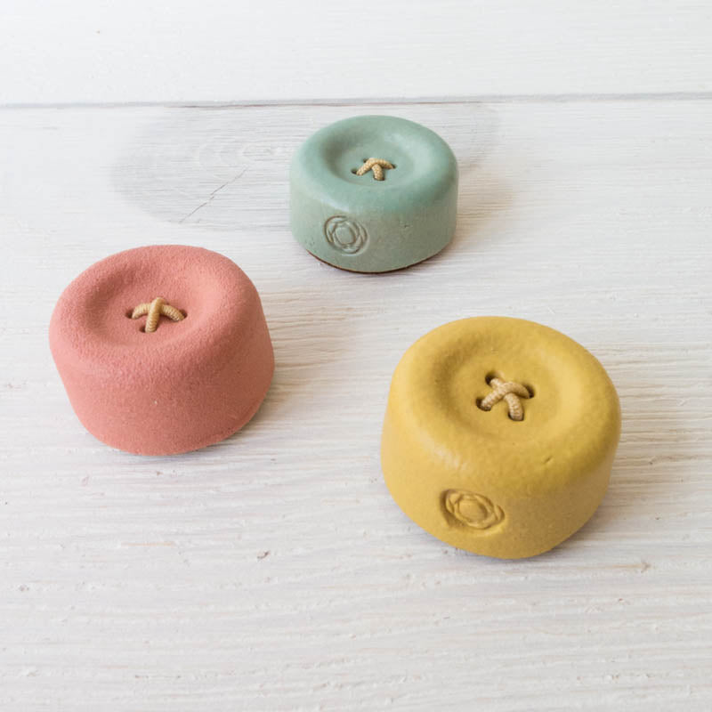 Shigaraki Ware Button Magnetic Needle Rest
