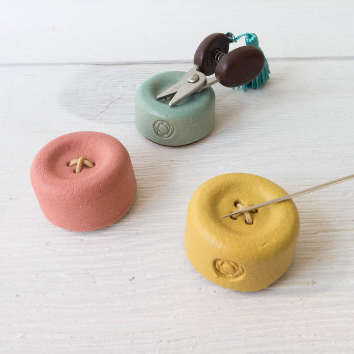 Shigaraki Ware Button Magnetic Needle Rest