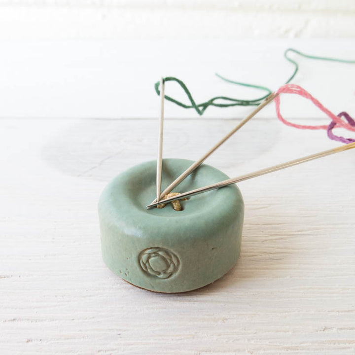 Shigaraki Ware Button Magnetic Needle Rest
