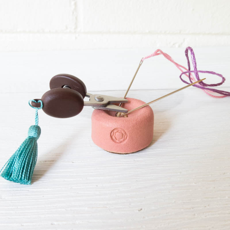 Shigaraki Ware Button Magnetic Needle Rest
