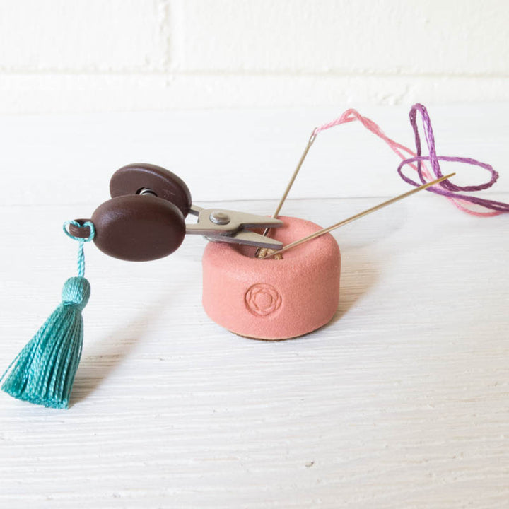 Shigaraki Ware Button Magnetic Needle Rest