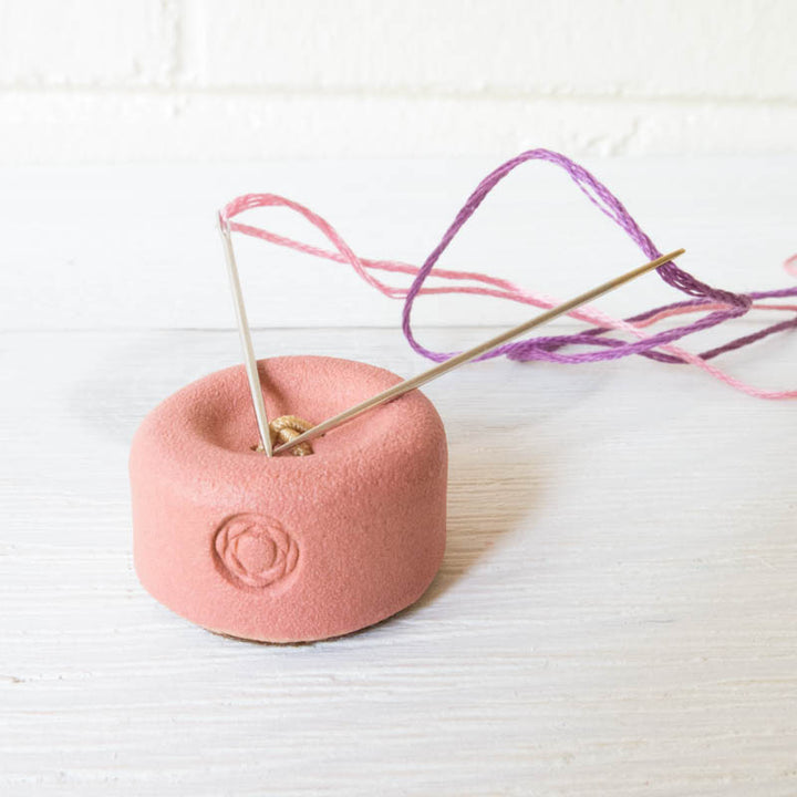 Shigaraki Ware Button Magnetic Needle Rest