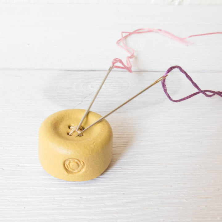 Shigaraki Ware Button Magnetic Needle Rest