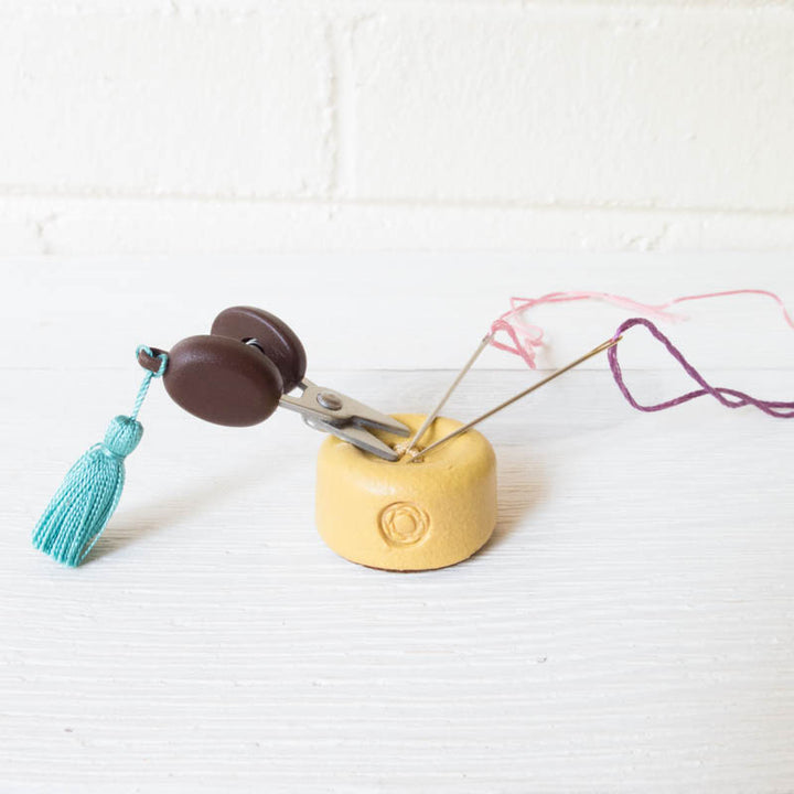 Shigaraki Ware Button Magnetic Needle Rest