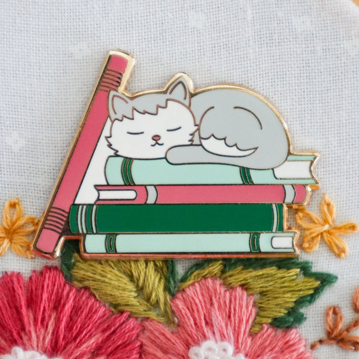 Bookish Cat Needle Minder