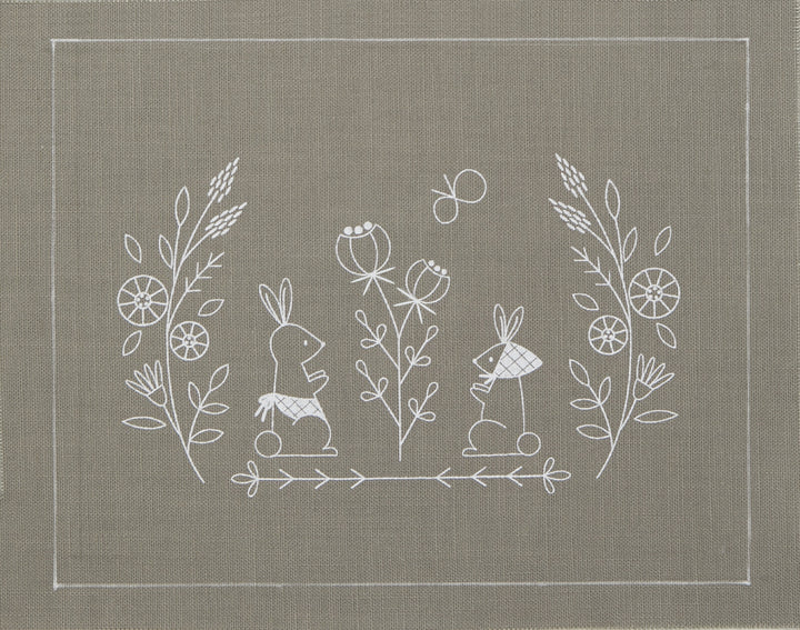 FABBRICA Japanese Embroidery Kit - Bunnies Pennant