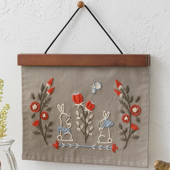 FABBRICA Japanese Embroidery Kit - Bunnies Pennant