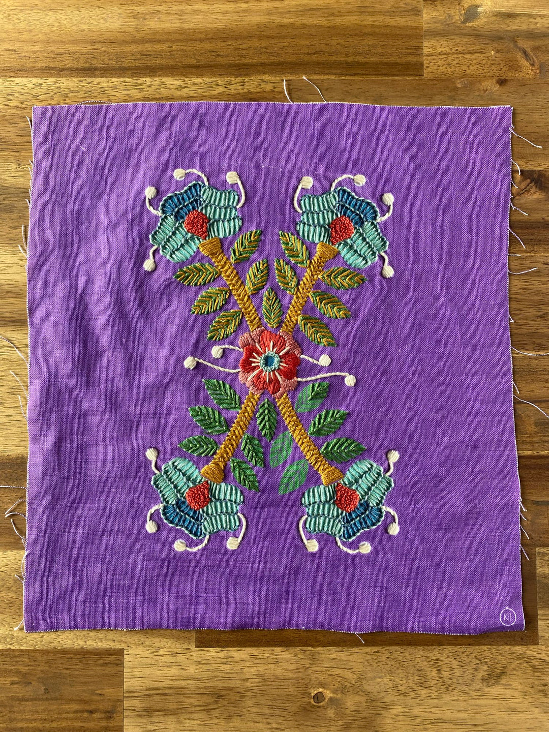 Modern Embroidery Kit - Eva