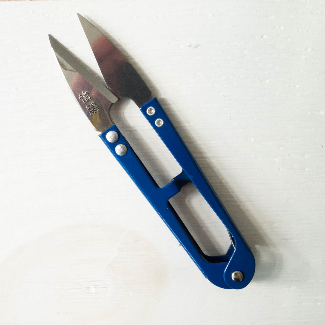 LDH Thread Snips with sharp stainless steel blades and a blue handle, designed for precise cutting in embroidery, cross stitch, and sewing projects.