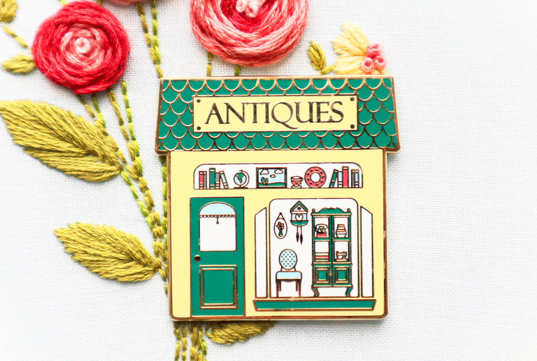 Antique Shop Enamel Needle Minder