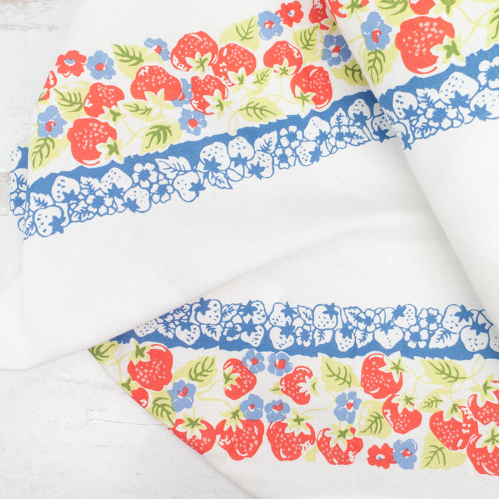 16 inch Cotton Toweling - Rosie Strawberries (MD920323)