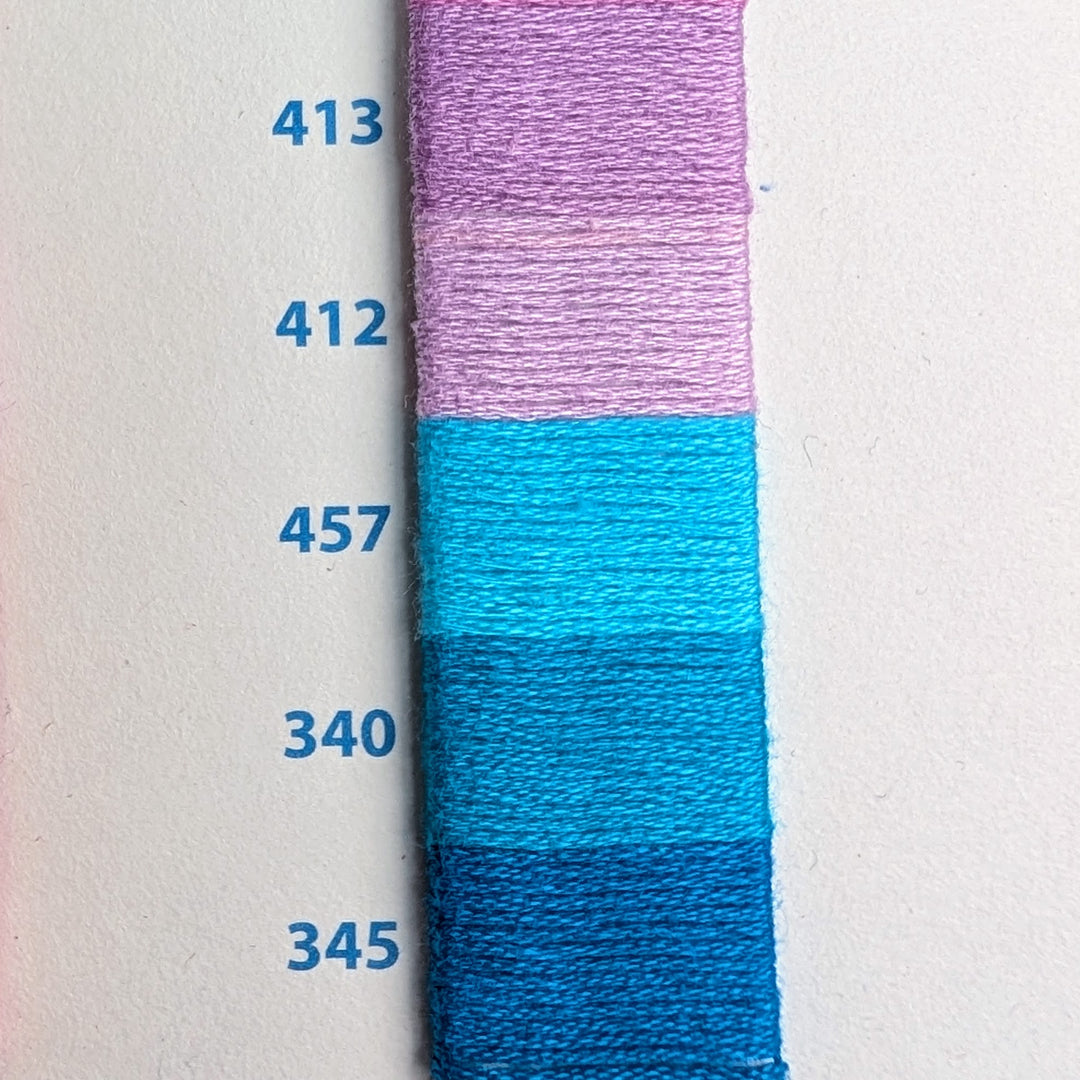 Hilo Vela El Globo Embroidery Thread (8m Skeins) - Lilac Pacific Blue showing a gradient swatch of lilac to shades of vibrant blue, ideal for hand embroidery and modern needlework projects.
