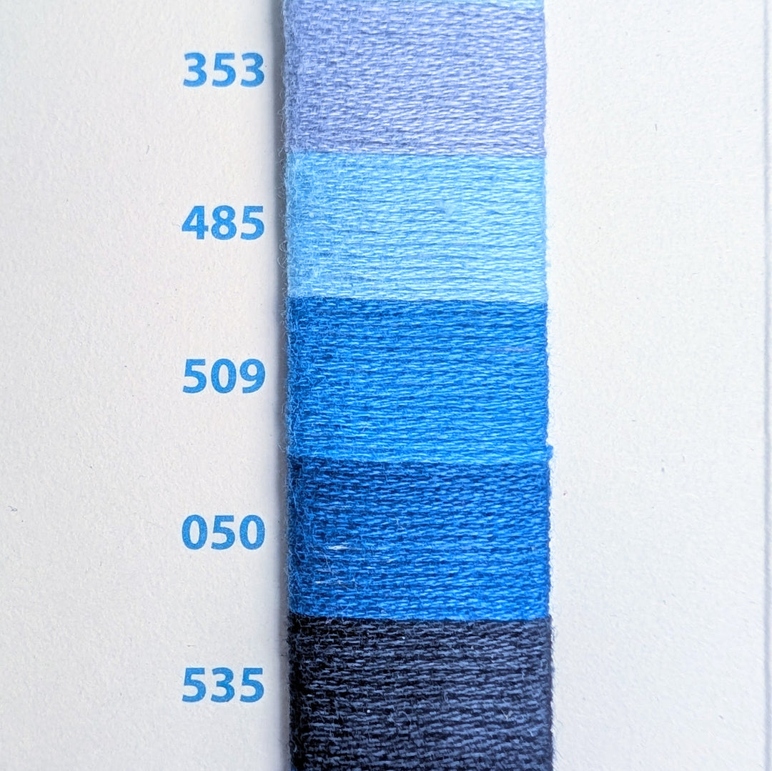 Hilo Vela El Globo Embroidery Thread (8m Skeins) -Blue displayed in a gradient of five shades ranging from light lavender blue to dark navy blue, arranged vertically with color reference numbers.