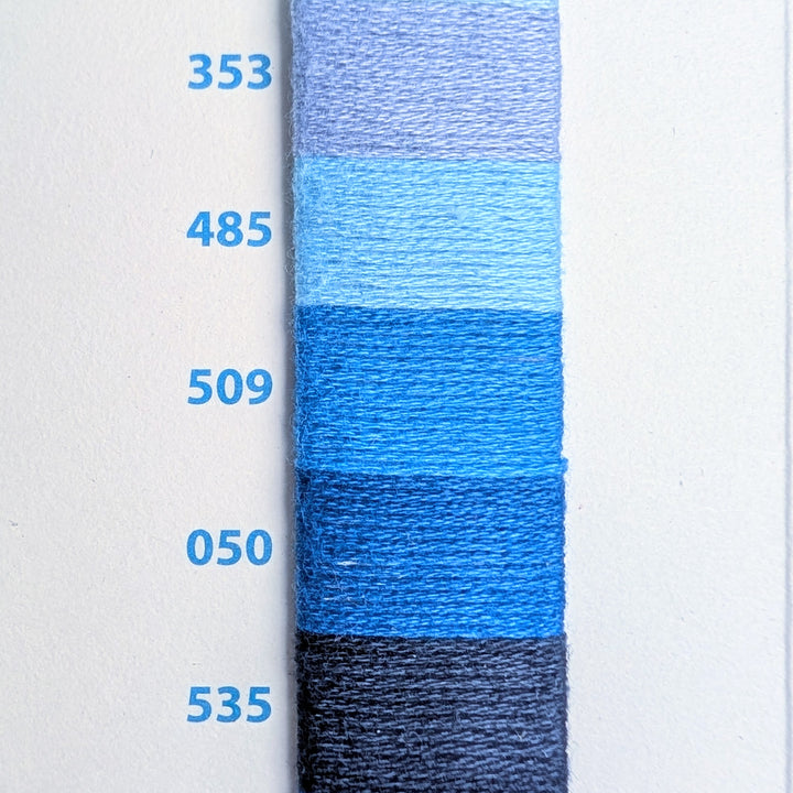 Hilo Vela El Globo Embroidery Thread (8m Skeins) -Blue displayed in a gradient of five shades ranging from light lavender blue to dark navy blue, arranged vertically with color reference numbers.