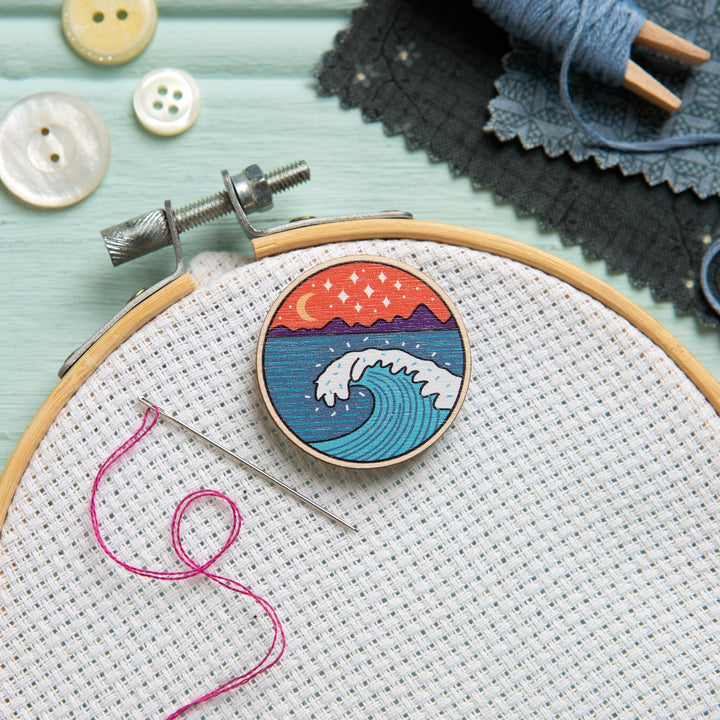 Wave Wooden Needle Minder