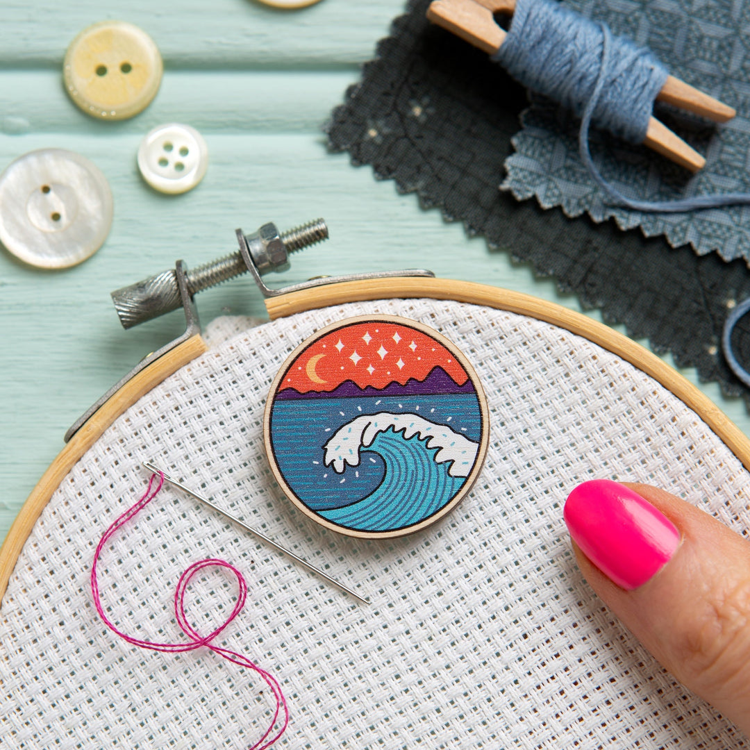 Wave Wooden Needle Minder