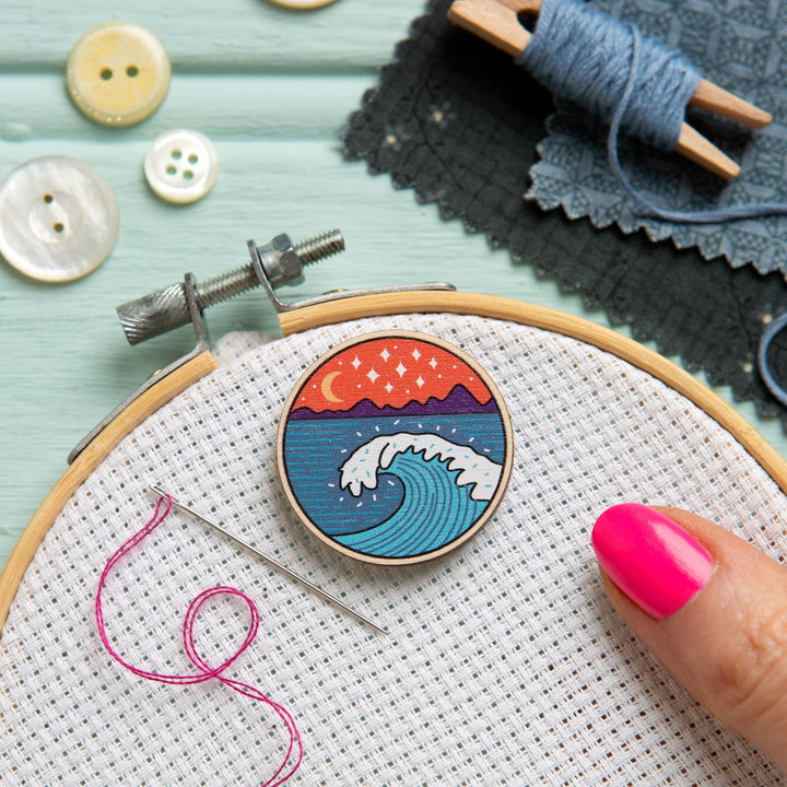 Wave Wooden Needle Minder