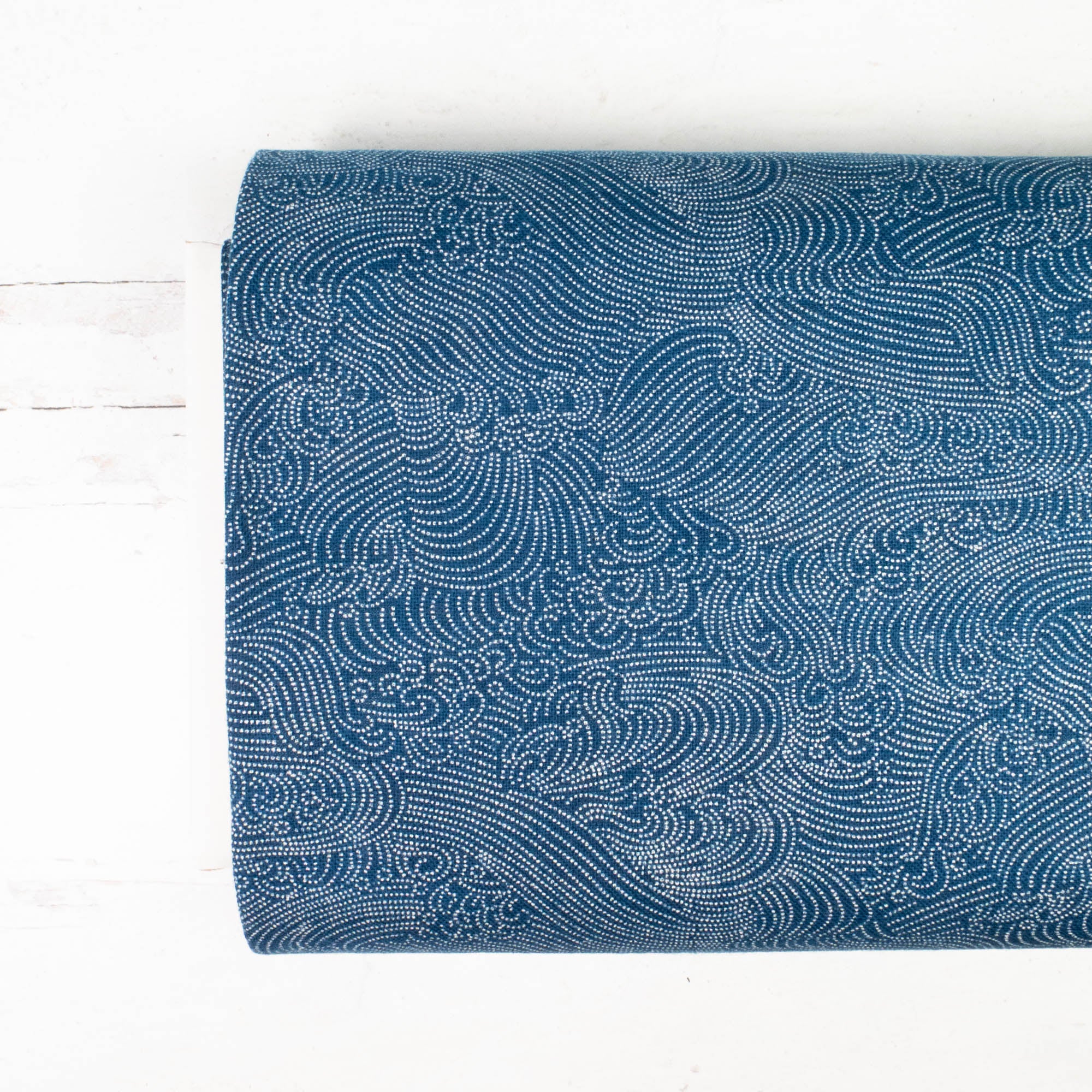 Nara Homespun :: Waves on Bright Blue (NHS33D23) – Snuggly Monkey