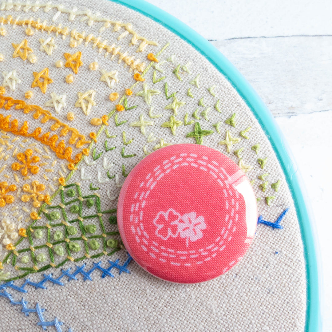 Pink Clover Button Needle Minder