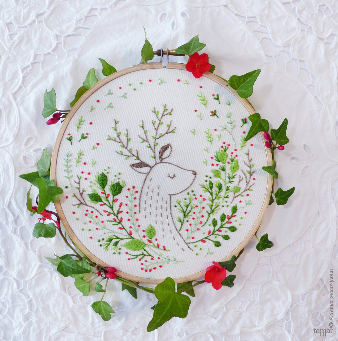 Tamar Nahir Embroidery Kit - Christmas Deer Embroidery Kit - Snuggly Monkey