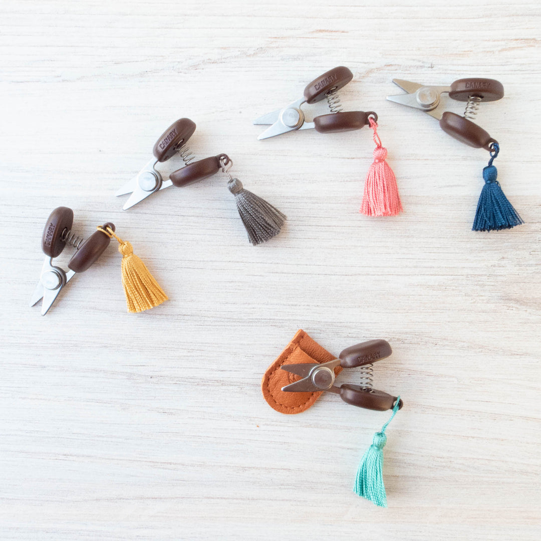 HomeHunch Thread Snips Small Sewing Scissors with Bobbins Yarn