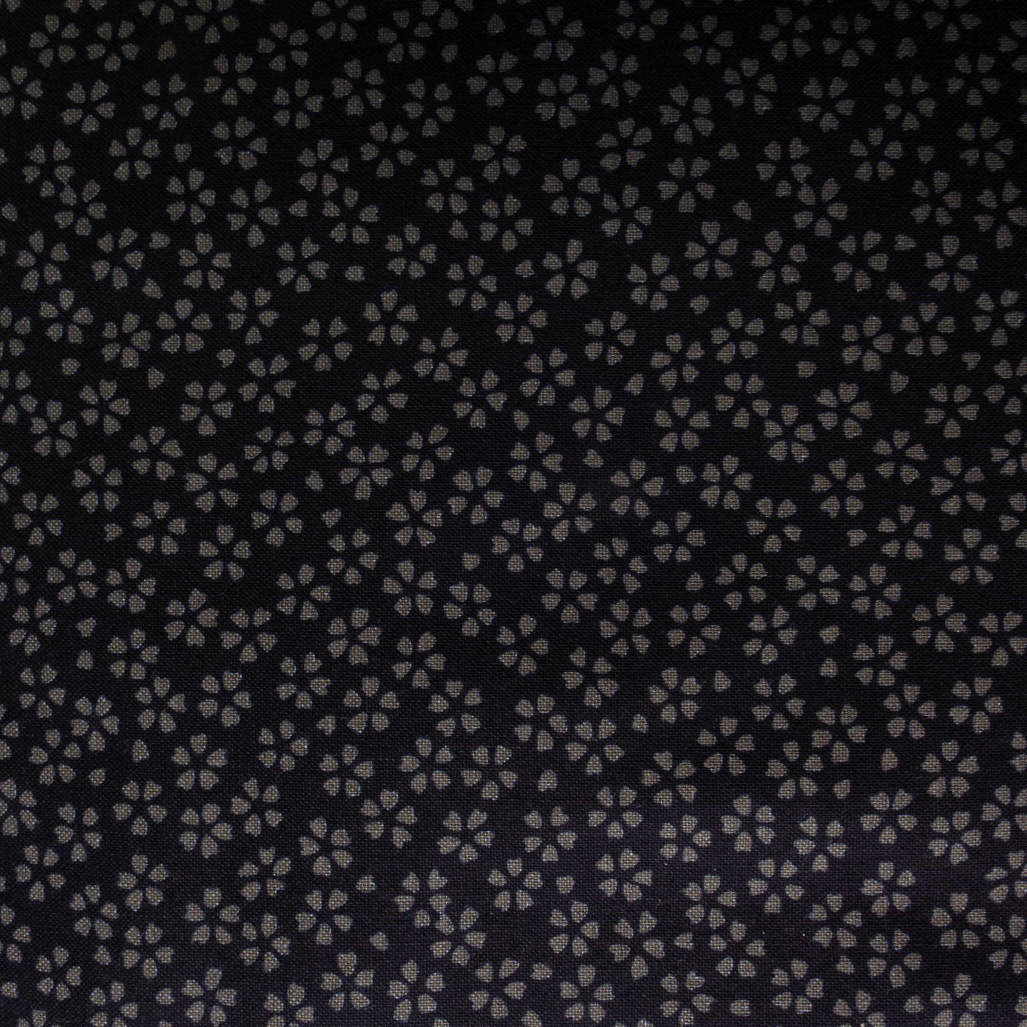 七桜 Sevenberry Kasuri : Cherry Blossoms Ink Blue (SK22D114) – Snuggly