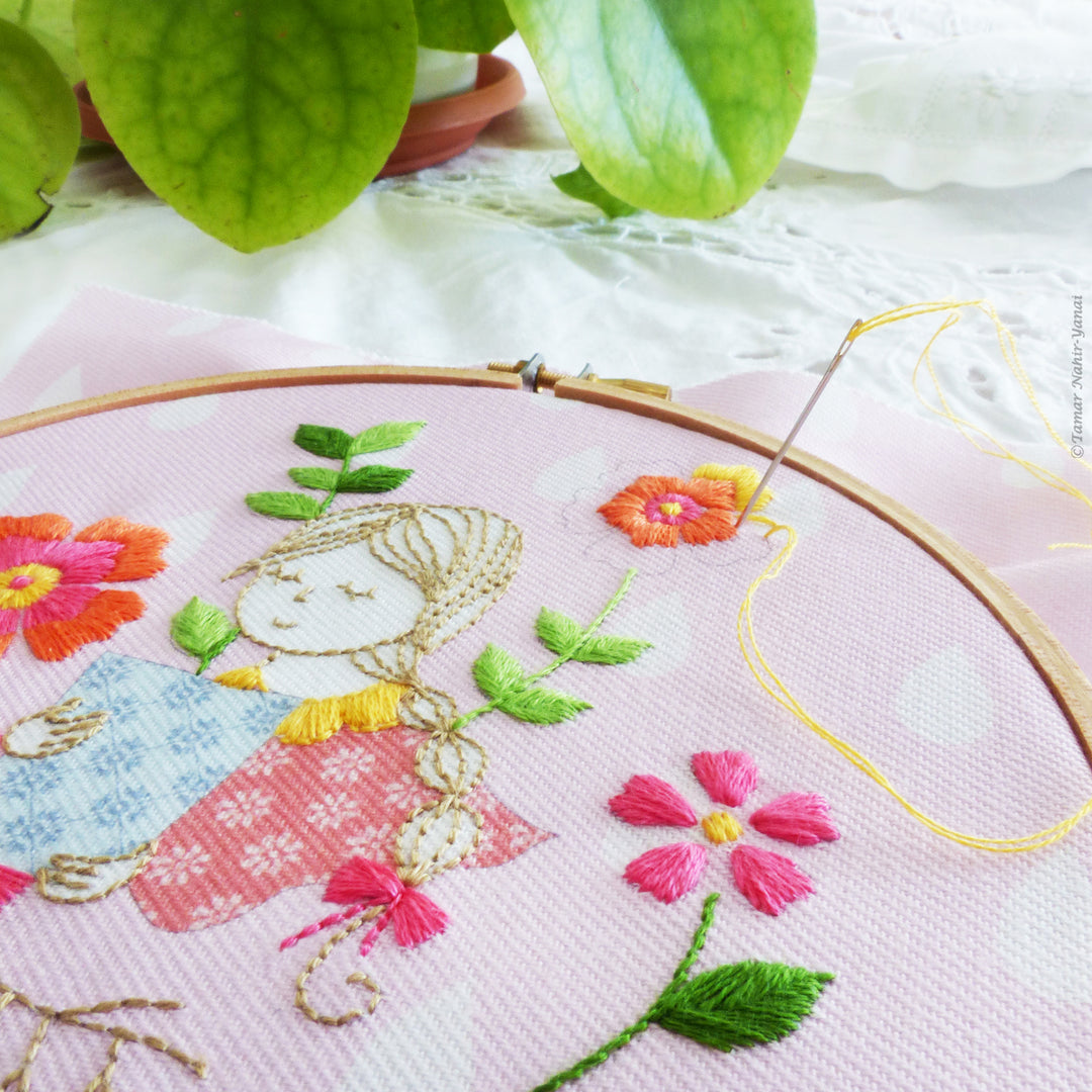 DIY Embroidery Kit Beginner Easy Embroidery Gift for Her Flower Embroidery  Hoop Wall Art Kit Flowers Pattern DIY Gifts Modern Embroidery KIT 