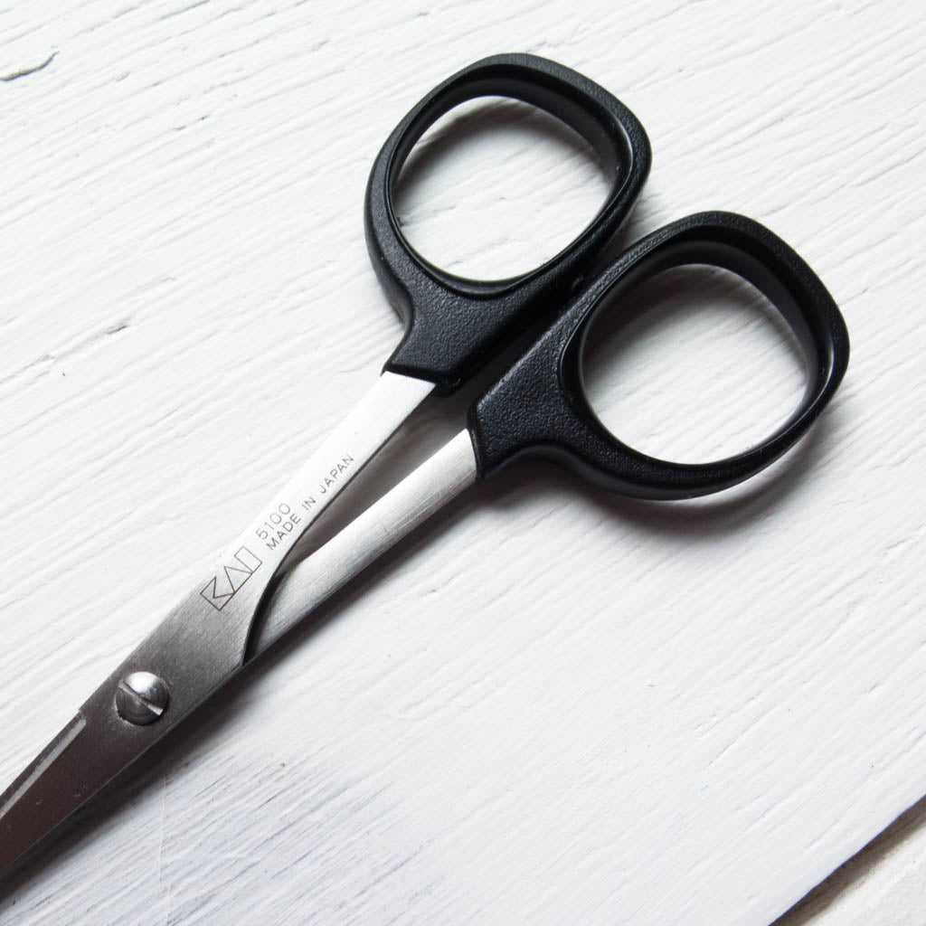 KAI 4" Curved Needlecraft Scissors Scissors - Snuggly Monkey