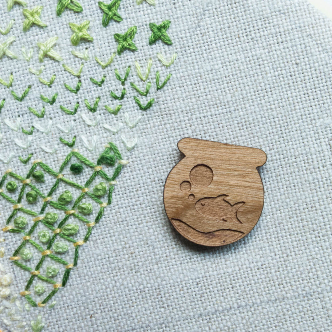 Wood Needle Minder Cat Hardwood Needlework Cross Stitch 