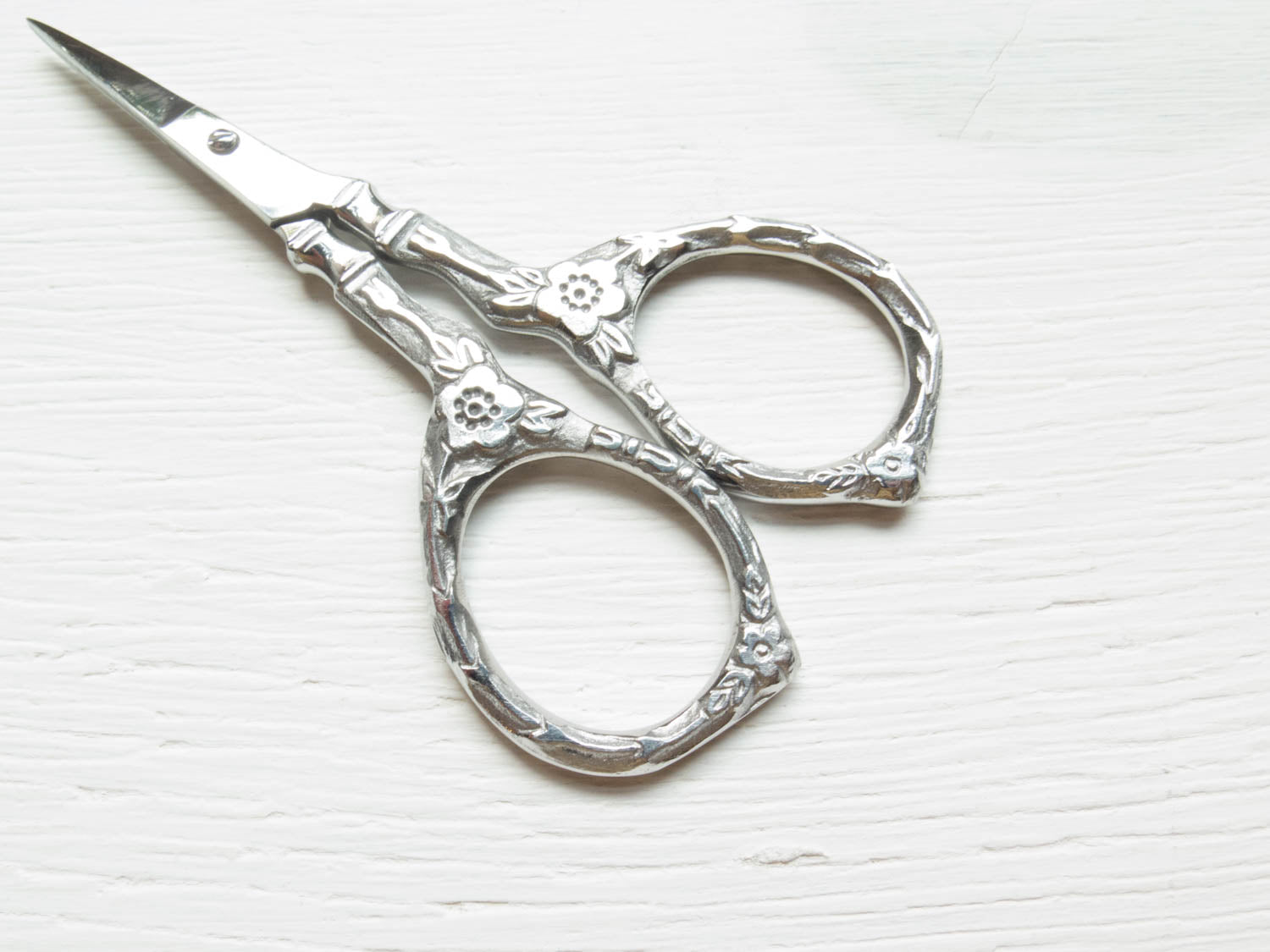 Tapestry scissors 2025